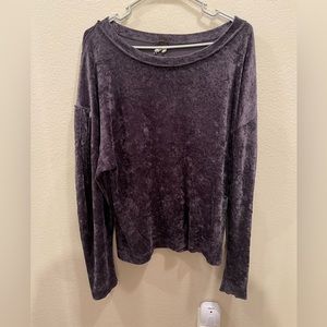 Woman’s We The Free navy crushed velvet top. Size medium
